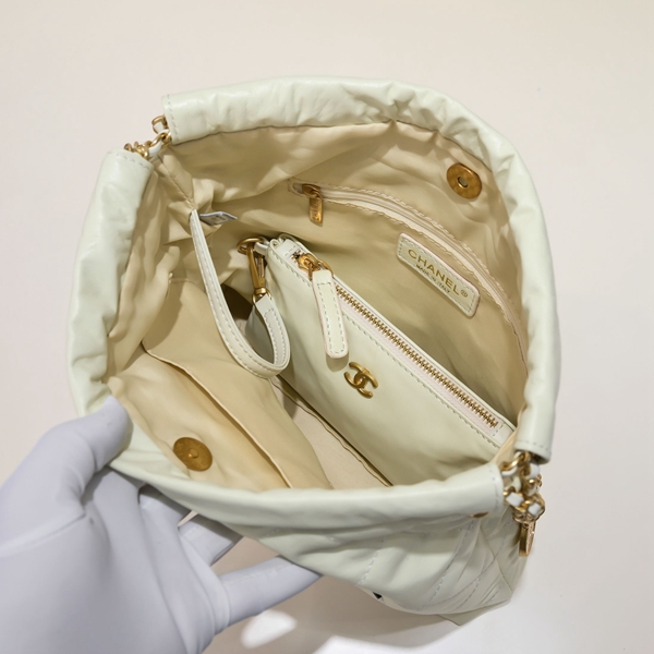 シャネルバッグ着用イメージ